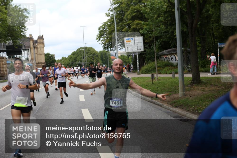 29.06.2025 - hella hamburg halbmarathon Yannick Fuchs http://msf.ph/oto/8156765 29.06.2025 10:38:21 20KM 1415, 1558, 2816, 3907, 4425, 4981, 4999, 5275, 5506, 5624, 5692, 6490, 6705, 6991, 7005, 7093, 7451, 8063, 8145, 8218, 8900, 9043, 9081, 9374, 9633, 9931, 10246, 10669, 10930, 11153, 11346, 11648, 11848, 12327, 12438, 12554, 12966, 13421, 13996, 14690, 14798, 14861, 15383, 15512, 15862, 15932, 16062, 16105, 16224, 16301, 16547, 16549, 16648, 16720, 17251, 17376, 17516, 17912, 18678, 18942 meine-sportfotos.de