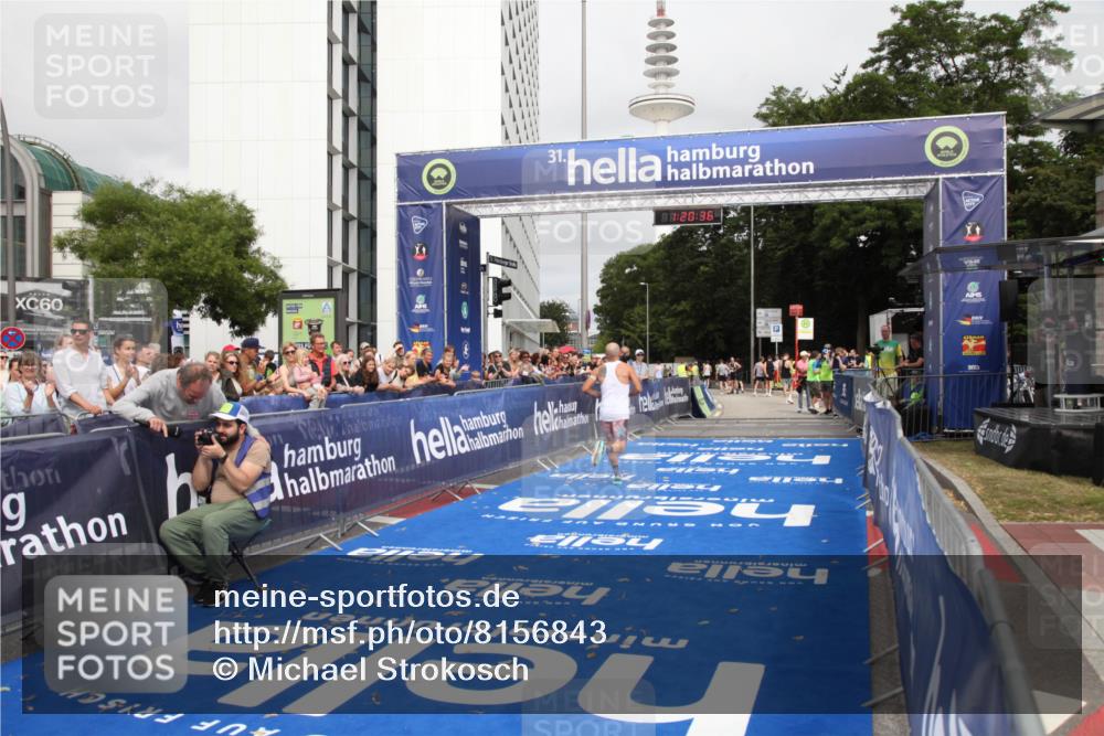29.06.2025 - hella hamburg halbmarathon Michael Strokosch http://msf.ph/oto/8156843 29.06.2025 10:20:40 Ziel 15526 meine-sportfotos.de