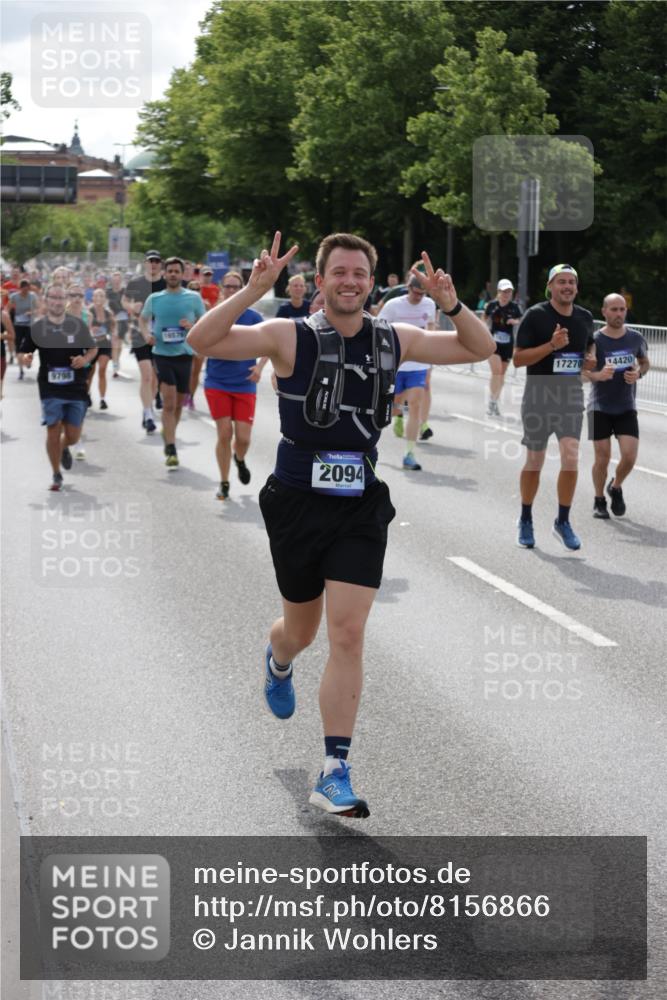 29.06.2025 - hella hamburg halbmarathon Jannik Wohlers http://msf.ph/oto/8156866 29.06.2025 10:17:21 Lombardsbrücke 1015, 1204, 1274, 1458, 1622, 1749, 1795, 2094, 2259, 2548, 3138, 3292, 4218, 5002, 5004, 5290, 5611, 5733, 6254, 6336, 6352, 6786, 7258, 7413, 8144, 8799, 9400, 9798, 9848, 9964, 10174, 10677, 10831, 11156, 11275, 11372, 11656, 11707, 11916, 12031, 12401, 12553, 12683, 13843, 14013, 14194, 14307, 14420, 14701, 14738, 14825, 15203, 15322, 15978, 16038, 16576, 16707, 17083, 17270, 17542, 17616, 19029 meine-sportfotos.de