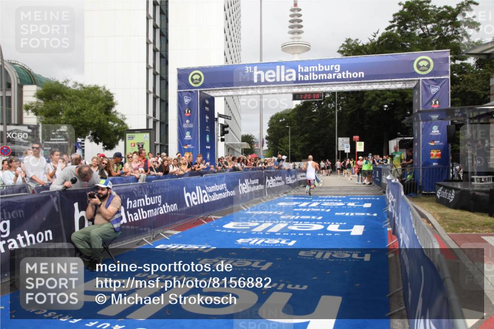 29.06.2025 - hella hamburg halbmarathon Michael Strokosch http://msf.ph/oto/8156882 29.06.2025 10:20:41 Ziel 15526 meine-sportfotos.de