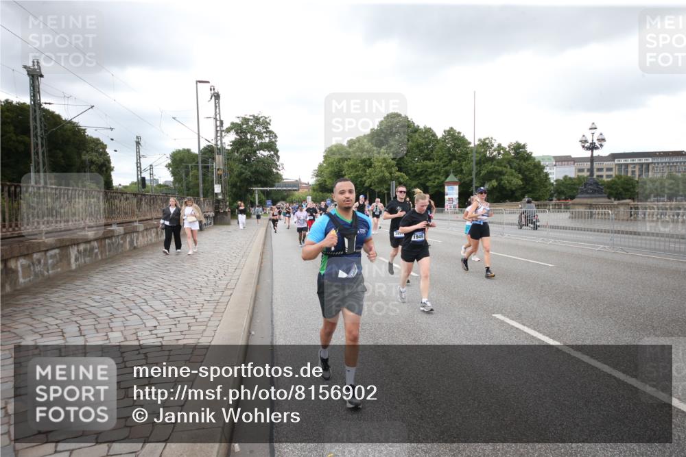 29.06.2025 - hella hamburg halbmarathon Jannik Wohlers http://msf.ph/oto/8156902 29.06.2025 10:54:03 Lombardsbrücke 1762, 1822, 1949, 2244, 2532, 2586, 3364, 3761, 3795, 3857, 4720, 4971, 5157, 5185, 5216, 5309, 5933, 5993, 6023, 6279, 7498, 7670, 7874, 7946, 7986, 8801, 8803, 9130, 11354, 12923, 12930, 13035, 13257, 13693, 13733, 14655, 15174, 15627, 15628, 15674, 15731, 16522, 16628, 16683, 17394, 18431 meine-sportfotos.de