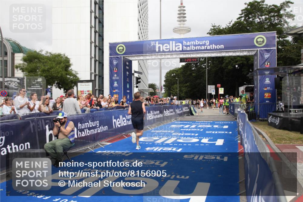 29.06.2025 - hella hamburg halbmarathon Michael Strokosch http://msf.ph/oto/8156905 29.06.2025 10:20:48 Ziel 14360, 16988 meine-sportfotos.de