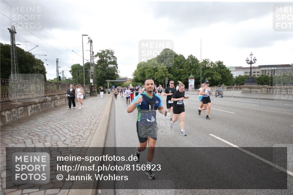 29.06.2025 - hella hamburg halbmarathon Jannik Wohlers http://msf.ph/oto/8156923 29.06.2025 10:54:03 Lombardsbrücke 1762, 1822, 1949, 2244, 2532, 2586, 3364, 3761, 3795, 3857, 4720, 4971, 5157, 5185, 5216, 5309, 5933, 5993, 6023, 6279, 7498, 7670, 7874, 7946, 7986, 8801, 8803, 9130, 11354, 12923, 12930, 13035, 13257, 13693, 13733, 14655, 15174, 15627, 15628, 15674, 15731, 16522, 16628, 16683, 17394, 18431 meine-sportfotos.de