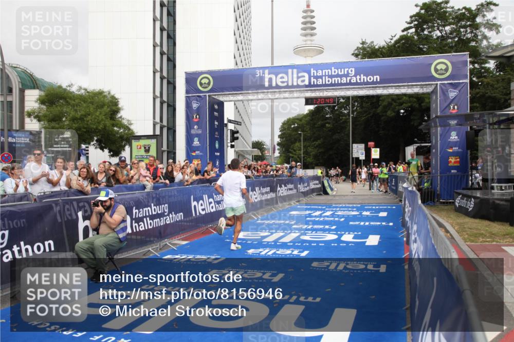 29.06.2025 - hella hamburg halbmarathon Michael Strokosch http://msf.ph/oto/8156946 29.06.2025 10:20:53 Ziel 11210, 14766, 16988, 17402 meine-sportfotos.de