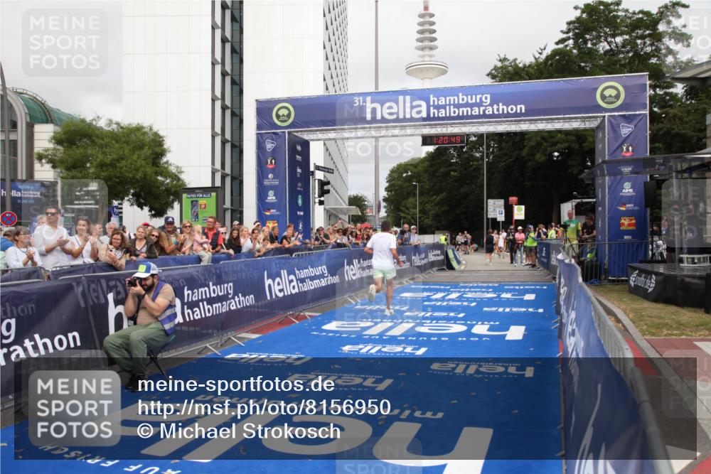29.06.2025 - hella hamburg halbmarathon Michael Strokosch http://msf.ph/oto/8156950 29.06.2025 10:20:53 Ziel 11210, 14766, 16988, 17402 meine-sportfotos.de