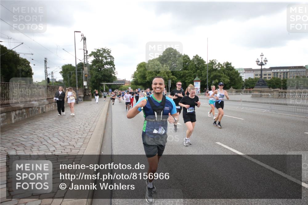 29.06.2025 - hella hamburg halbmarathon Jannik Wohlers http://msf.ph/oto/8156966 29.06.2025 10:54:04 Lombardsbrücke 1762, 1822, 1949, 2244, 2532, 2586, 3364, 3761, 3795, 3857, 4720, 4971, 5157, 5185, 5216, 5309, 5933, 5993, 6023, 6279, 7498, 7670, 7946, 7986, 8801, 8803, 9130, 11354, 11567, 11569, 12923, 12930, 13035, 13257, 13693, 13733, 14409, 14655, 15174, 15627, 15628, 15674, 15731, 16522, 16683, 17394 meine-sportfotos.de