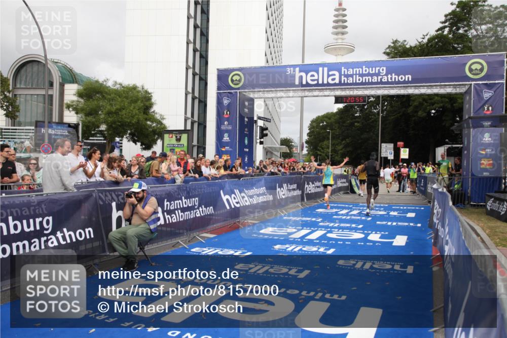 29.06.2025 - hella hamburg halbmarathon Michael Strokosch http://msf.ph/oto/8157000 29.06.2025 10:20:59 Ziel 11210, 14766, 19075 meine-sportfotos.de