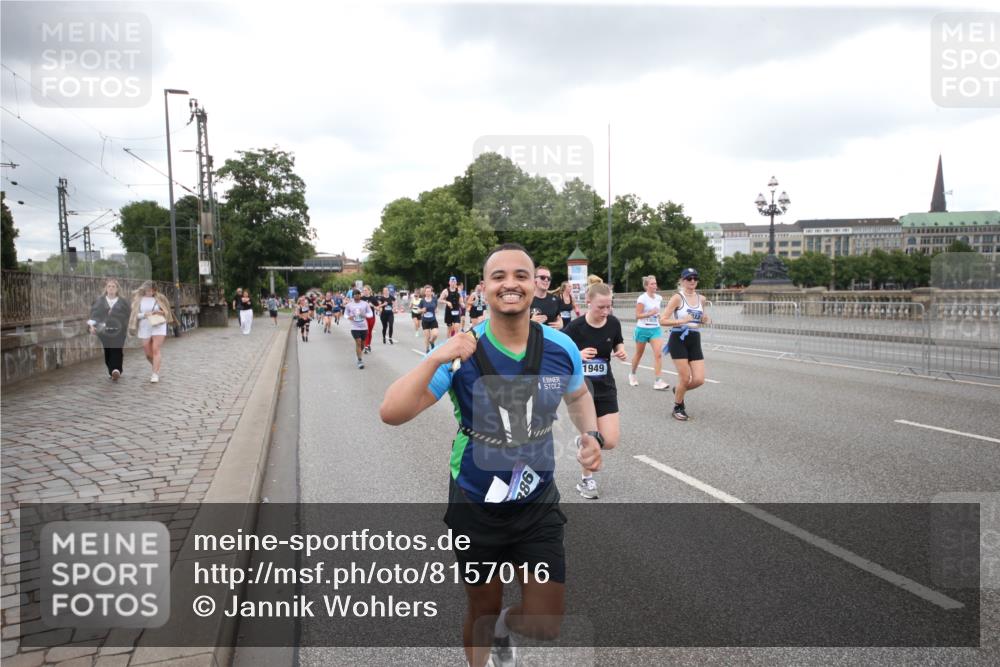 29.06.2025 - hella hamburg halbmarathon Jannik Wohlers http://msf.ph/oto/8157016 29.06.2025 10:54:04 Lombardsbrücke 1762, 1822, 1949, 2244, 2532, 2586, 3364, 3761, 3795, 3857, 4720, 4971, 5157, 5185, 5216, 5309, 5933, 5993, 6023, 6279, 7498, 7670, 7946, 7986, 8801, 8803, 9130, 11354, 11567, 11569, 12923, 12930, 13035, 13257, 13693, 13733, 14409, 14655, 15174, 15627, 15628, 15674, 15731, 16522, 16683, 17394 meine-sportfotos.de