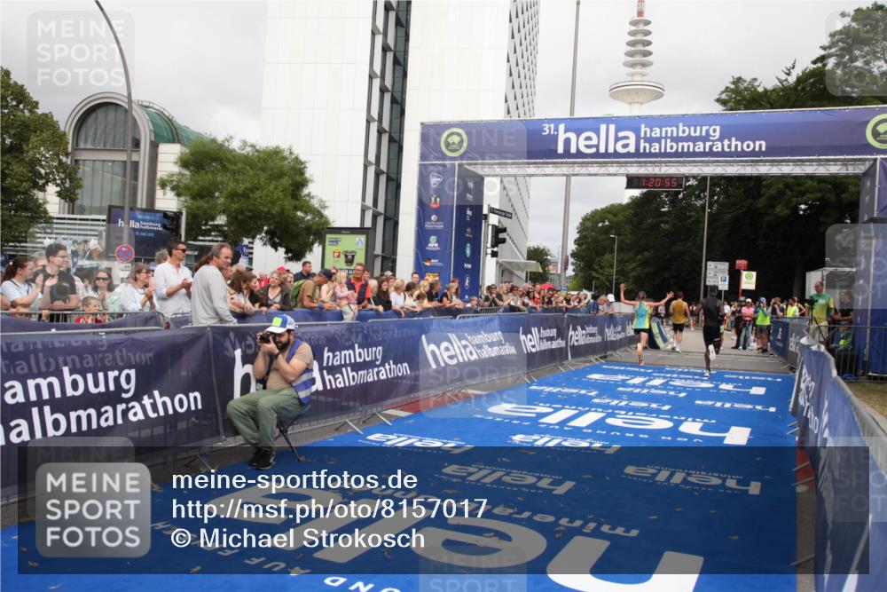 29.06.2025 - hella hamburg halbmarathon Michael Strokosch http://msf.ph/oto/8157017 29.06.2025 10:20:59 Ziel 11210, 14766, 19075 meine-sportfotos.de