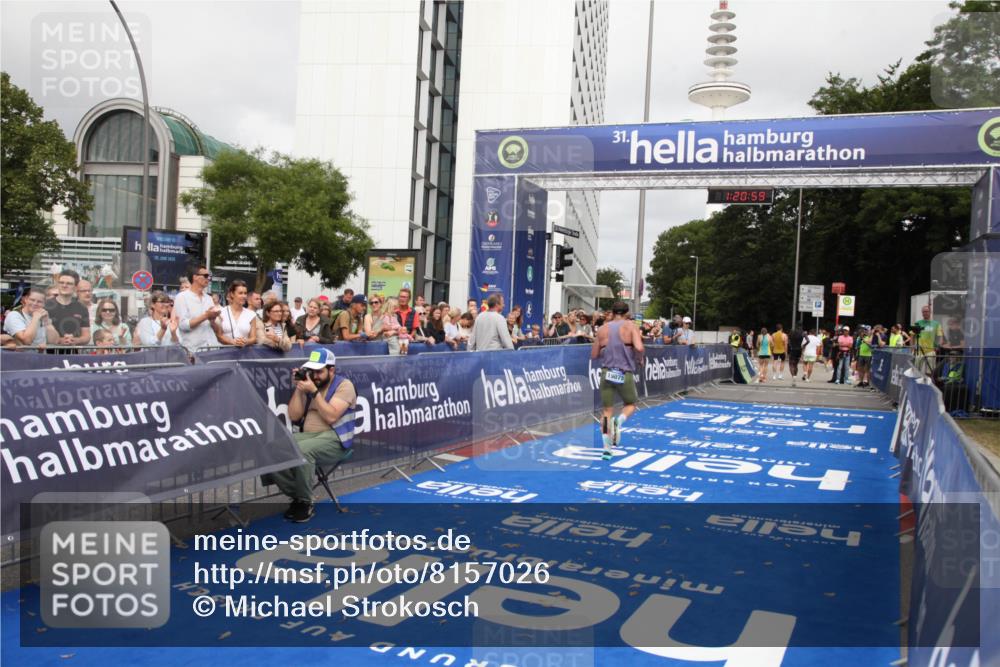 29.06.2025 - hella hamburg halbmarathon Michael Strokosch http://msf.ph/oto/8157026 29.06.2025 10:21:03 Ziel 6530, 19075 meine-sportfotos.de