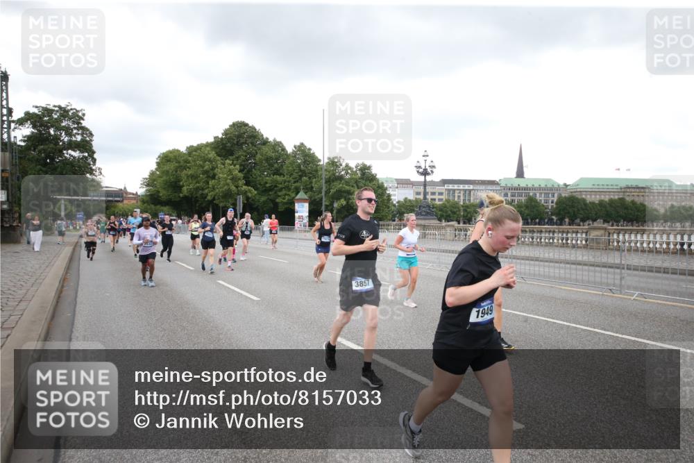 29.06.2025 - hella hamburg halbmarathon Jannik Wohlers http://msf.ph/oto/8157033 29.06.2025 10:54:05 Lombardsbrücke 1822, 1949, 2244, 2532, 2586, 3364, 3761, 3795, 3857, 4720, 4971, 5157, 5185, 5216, 5309, 5933, 5993, 6023, 6279, 7670, 7986, 8801, 8803, 9130, 11354, 11567, 11569, 12930, 13035, 13257, 13693, 13733, 13826, 14409, 14655, 15174, 15627, 15628, 15674, 15687, 15731, 16522, 16683, 17394 meine-sportfotos.de