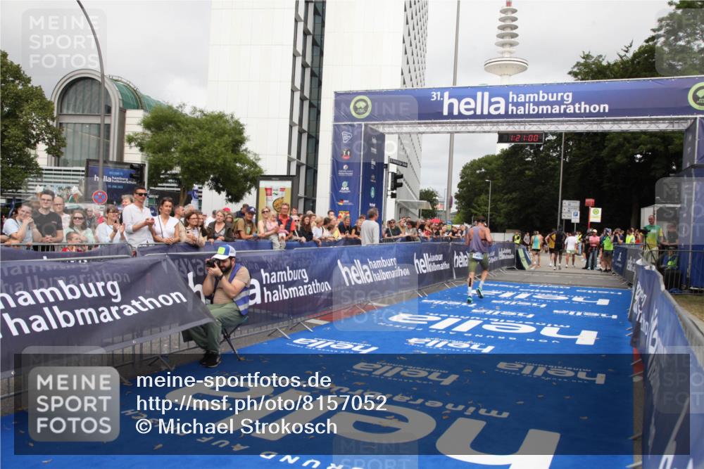 29.06.2025 - hella hamburg halbmarathon Michael Strokosch http://msf.ph/oto/8157052 29.06.2025 10:21:03 Ziel 6530, 19075 meine-sportfotos.de
