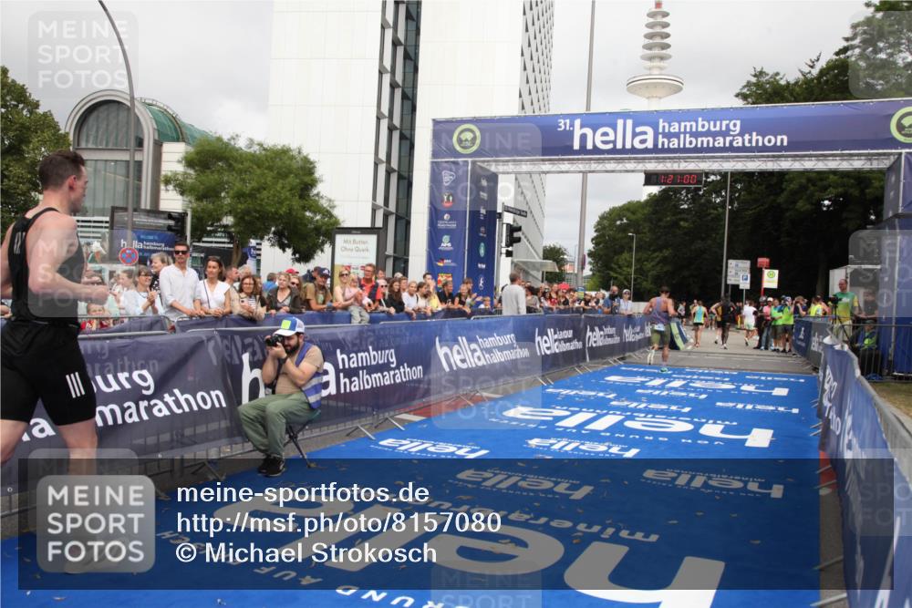 29.06.2025 - hella hamburg halbmarathon Michael Strokosch http://msf.ph/oto/8157080 29.06.2025 10:21:04 Ziel 6530, 19075 meine-sportfotos.de