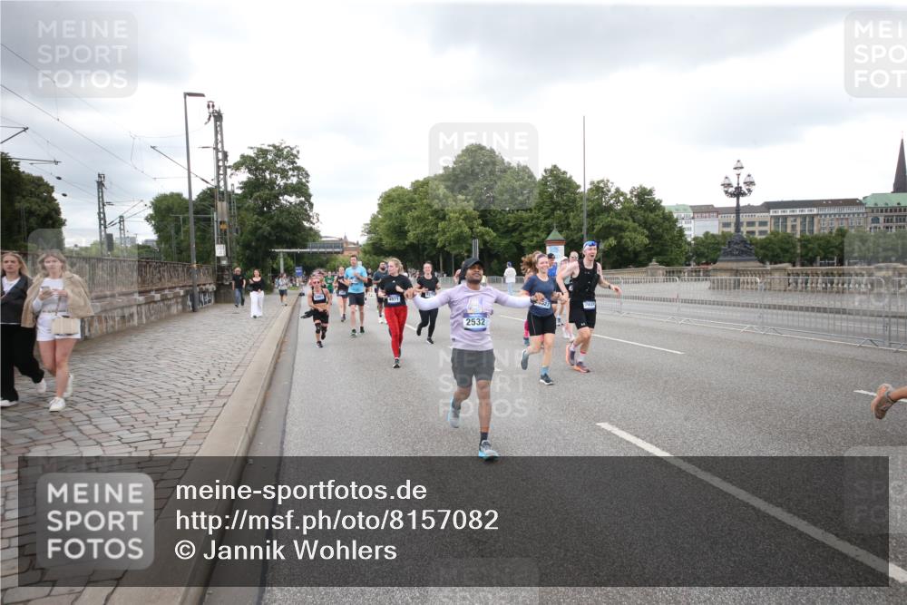 29.06.2025 - hella hamburg halbmarathon Jannik Wohlers http://msf.ph/oto/8157082 29.06.2025 10:54:07 Lombardsbrücke 1822, 1949, 2244, 2532, 2586, 3364, 3761, 3795, 3857, 4720, 4971, 5185, 5216, 5309, 5933, 5993, 6023, 6279, 7670, 7986, 8801, 8803, 9130, 11033, 11567, 11569, 12930, 13035, 13257, 13272, 13693, 13733, 13826, 14409, 15029, 15174, 15627, 15628, 15674, 15687, 15731, 16019, 16522, 16683, 17394 meine-sportfotos.de
