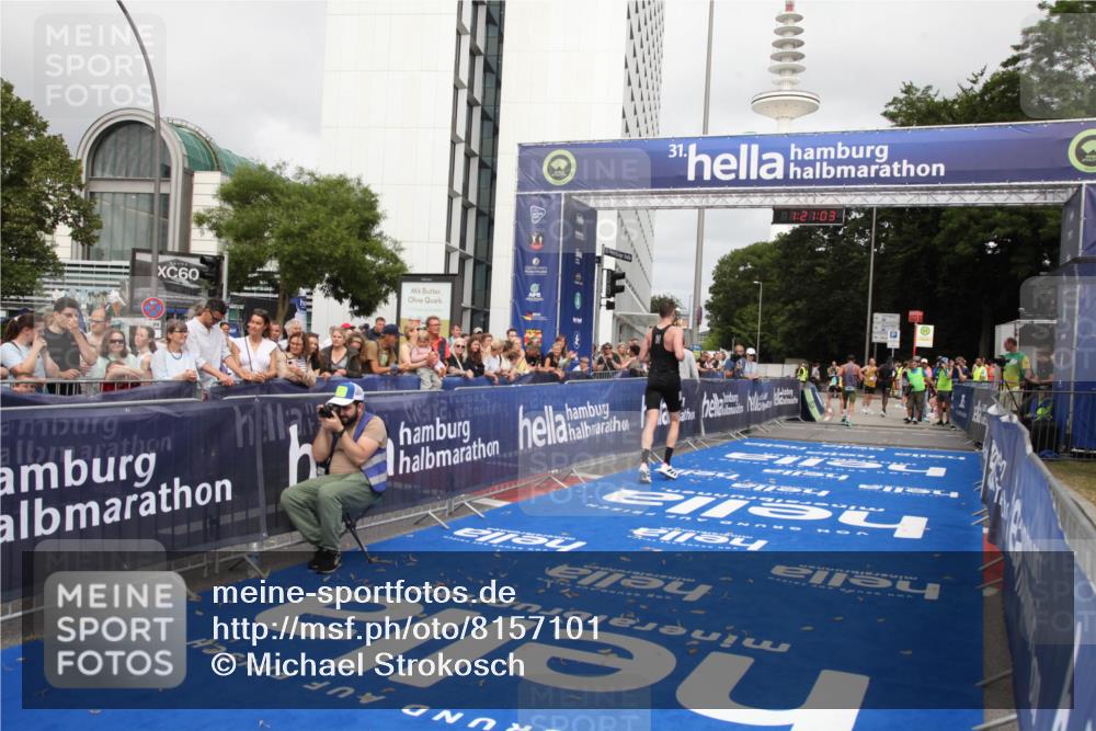 29.06.2025 - hella hamburg halbmarathon Michael Strokosch http://msf.ph/oto/8157101 29.06.2025 10:21:06 Ziel 6530, 16120, 19075 meine-sportfotos.de