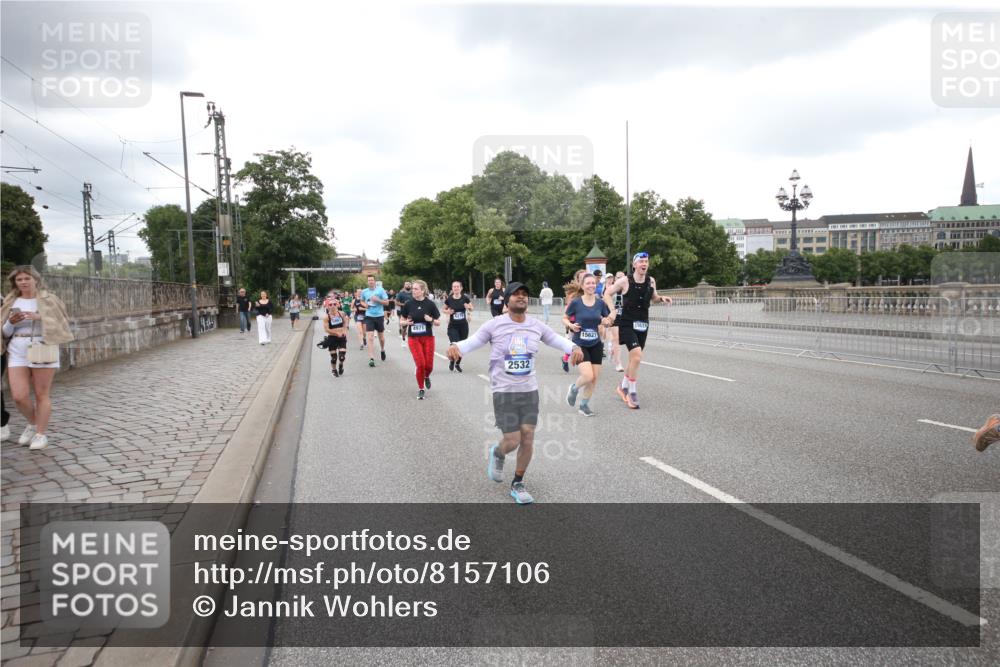 29.06.2025 - hella hamburg halbmarathon Jannik Wohlers http://msf.ph/oto/8157106 29.06.2025 10:54:07 Lombardsbrücke 1822, 1949, 2244, 2532, 2586, 3364, 3761, 3795, 3857, 4720, 4971, 5185, 5216, 5309, 5933, 5993, 6023, 6279, 7670, 7986, 8801, 8803, 9130, 11033, 11567, 11569, 12930, 13035, 13257, 13272, 13693, 13733, 13826, 14409, 15029, 15174, 15627, 15628, 15674, 15687, 15731, 16019, 16522, 16683, 17394 meine-sportfotos.de