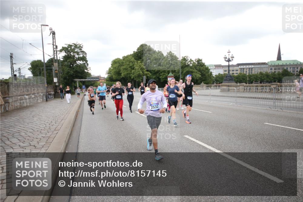 29.06.2025 - hella hamburg halbmarathon Jannik Wohlers http://msf.ph/oto/8157145 29.06.2025 10:54:07 Lombardsbrücke 1822, 1949, 2244, 2532, 2586, 3364, 3761, 3795, 3857, 4720, 4971, 5185, 5216, 5309, 5933, 5993, 6023, 6279, 7670, 7986, 8801, 8803, 9130, 11033, 11567, 11569, 12930, 13035, 13257, 13272, 13693, 13733, 13826, 14409, 15029, 15174, 15627, 15628, 15674, 15687, 15731, 16019, 16522, 16683, 17394 meine-sportfotos.de