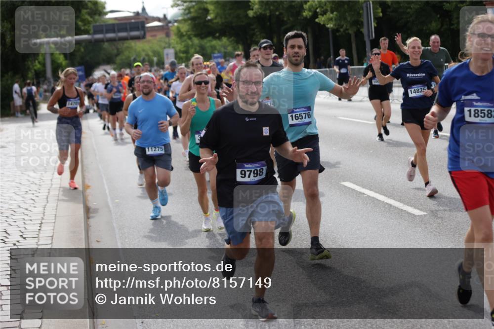 29.06.2025 - hella hamburg halbmarathon Jannik Wohlers http://msf.ph/oto/8157149 29.06.2025 10:17:25 Lombardsbrücke 1015, 1274, 1458, 1622, 1641, 1749, 1795, 2094, 2548, 3138, 3292, 5002, 5004, 5290, 5611, 5733, 6254, 7258, 7413, 8128, 8144, 8607, 8799, 9400, 9734, 9798, 9964, 10174, 10509, 10831, 11156, 11275, 11656, 11707, 11916, 12031, 12401, 12553, 12598, 12683, 12752, 13681, 13843, 14013, 14194, 14420, 14496, 14701, 14738, 14825, 15203, 15322, 15978, 16038, 16576, 16707, 17270, 17542, 17616 meine-sportfotos.de