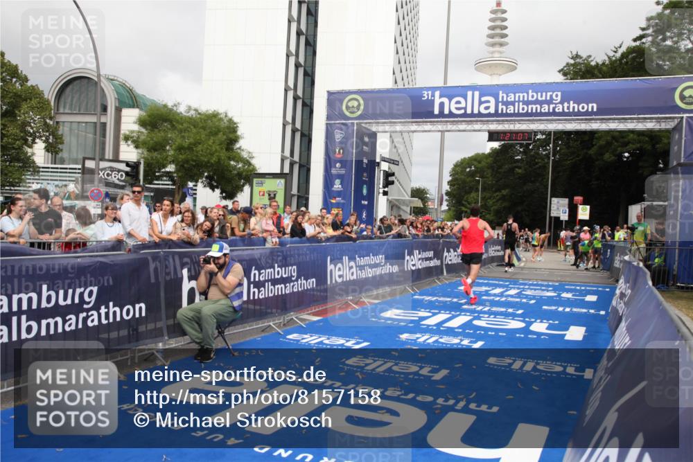 29.06.2025 - hella hamburg halbmarathon Michael Strokosch http://msf.ph/oto/8157158 29.06.2025 10:21:11 Ziel 14717, 16120 meine-sportfotos.de