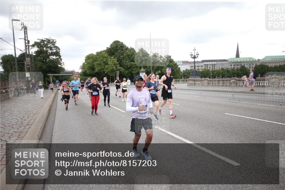 29.06.2025 - hella hamburg halbmarathon Jannik Wohlers http://msf.ph/oto/8157203 29.06.2025 10:54:08 Lombardsbrücke 1949, 2084, 2244, 2532, 2586, 3761, 3795, 3857, 4720, 4971, 5185, 5216, 5933, 5993, 6023, 6279, 7670, 7986, 8801, 8803, 9130, 10471, 11033, 11567, 11569, 12930, 13035, 13257, 13272, 13693, 13733, 13826, 14409, 15029, 15174, 15627, 15628, 15674, 15687, 15731, 16019, 16522, 16683, 17394 meine-sportfotos.de