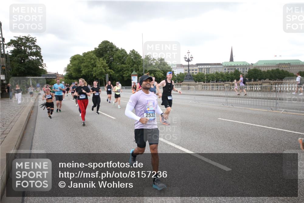 29.06.2025 - hella hamburg halbmarathon Jannik Wohlers http://msf.ph/oto/8157236 29.06.2025 10:54:08 Lombardsbrücke 1949, 2084, 2244, 2532, 2586, 3761, 3795, 3857, 4720, 4971, 5185, 5216, 5933, 5993, 6023, 6279, 7670, 7986, 8801, 8803, 9130, 10471, 11033, 11567, 11569, 12930, 13035, 13257, 13272, 13693, 13733, 13826, 14409, 15029, 15174, 15627, 15628, 15674, 15687, 15731, 16019, 16522, 16683, 17394 meine-sportfotos.de