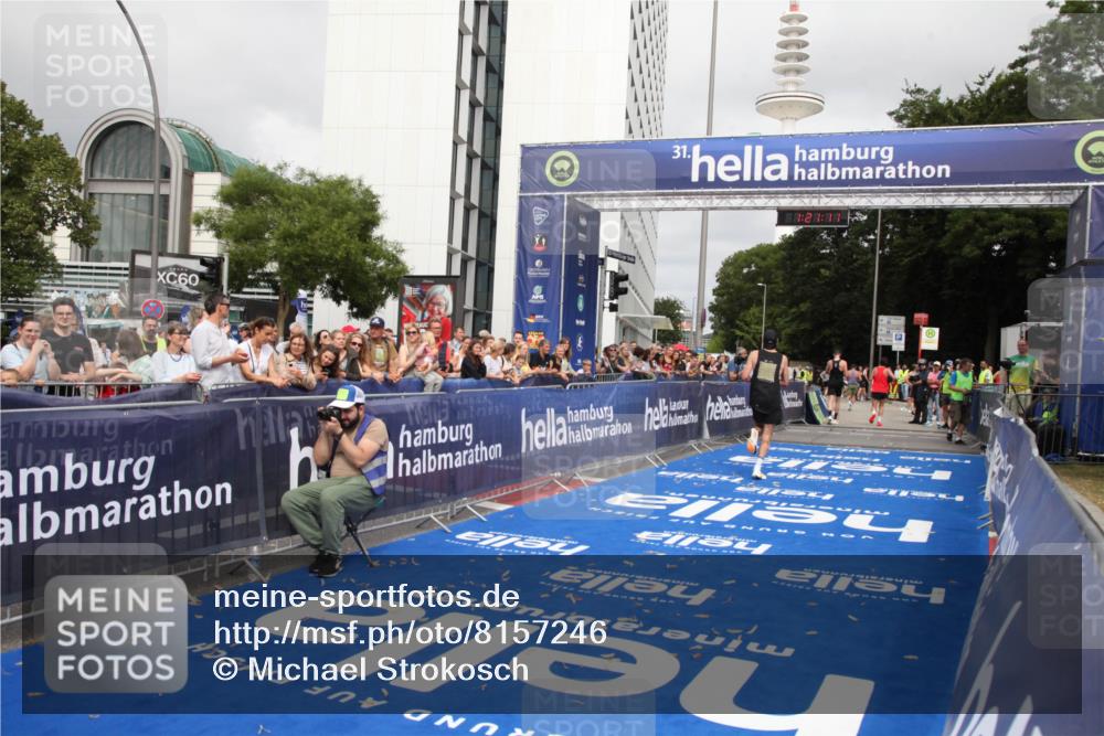 29.06.2025 - hella hamburg halbmarathon Michael Strokosch http://msf.ph/oto/8157246 29.06.2025 10:21:15 Ziel 14717 meine-sportfotos.de