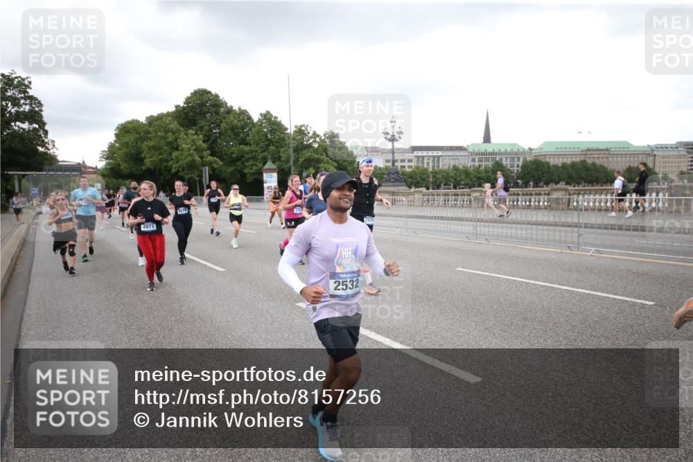 29.06.2025 - hella hamburg halbmarathon Jannik Wohlers http://msf.ph/oto/8157256 29.06.2025 10:54:08 Lombardsbrücke 1949, 2084, 2244, 2532, 2586, 3761, 3795, 3857, 4720, 4971, 5185, 5216, 5933, 5993, 6023, 6279, 7670, 7986, 8801, 8803, 9130, 10471, 11033, 11567, 11569, 12930, 13035, 13257, 13272, 13693, 13733, 13826, 14409, 15029, 15174, 15627, 15628, 15674, 15687, 15731, 16019, 16522, 16683, 17394 meine-sportfotos.de