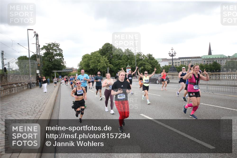 29.06.2025 - hella hamburg halbmarathon Jannik Wohlers http://msf.ph/oto/8157294 29.06.2025 10:54:09 Lombardsbrücke 1949, 2084, 2244, 2532, 2586, 3761, 3795, 3857, 4720, 4971, 5185, 5216, 5933, 5993, 6023, 6279, 7986, 8801, 8803, 9130, 10471, 11033, 11567, 11569, 12930, 13035, 13257, 13272, 13693, 13733, 13826, 14409, 15029, 15174, 15627, 15628, 15674, 15687, 15731, 16019, 16522, 16683, 17394, 19111 meine-sportfotos.de