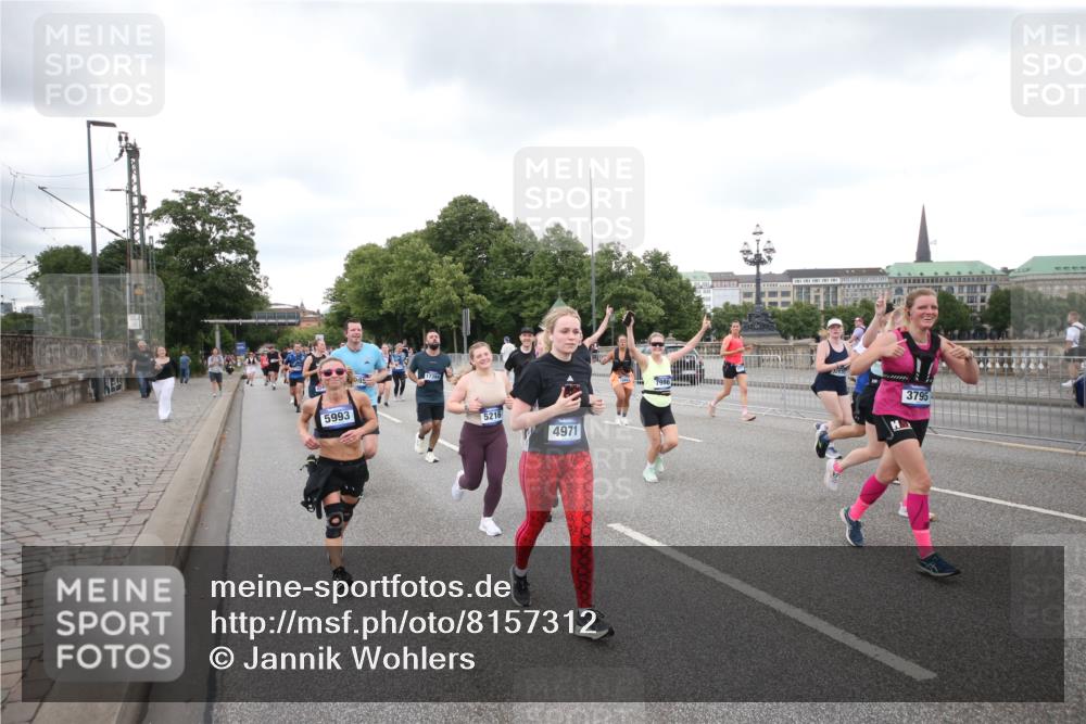 29.06.2025 - hella hamburg halbmarathon Jannik Wohlers http://msf.ph/oto/8157312 29.06.2025 10:54:10 Lombardsbrücke 1198, 1949, 2084, 2244, 2532, 2586, 3761, 3795, 3857, 4720, 4971, 5185, 5216, 5933, 5993, 6023, 6279, 6982, 7986, 8801, 8803, 9130, 9521, 10331, 10471, 11033, 11287, 11567, 11569, 12930, 13035, 13257, 13272, 13693, 13733, 13826, 14409, 15029, 15174, 15627, 15628, 15674, 15687, 15731, 16019, 16522, 16683, 17394, 19111 meine-sportfotos.de