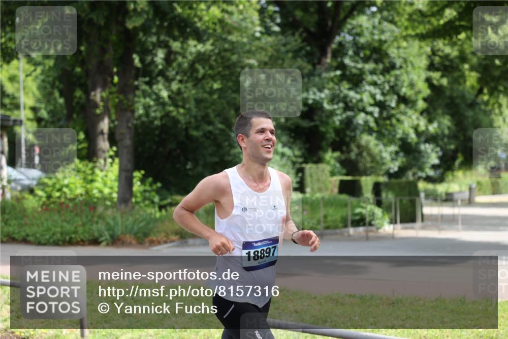 29.06.2025 - hella hamburg halbmarathon Yannick Fuchs http://msf.ph/oto/8157316 29.06.2025 10:18:17 20KM 35, 52, 2618, 4128, 7862, 11624, 18328, 18897, 18930 meine-sportfotos.de