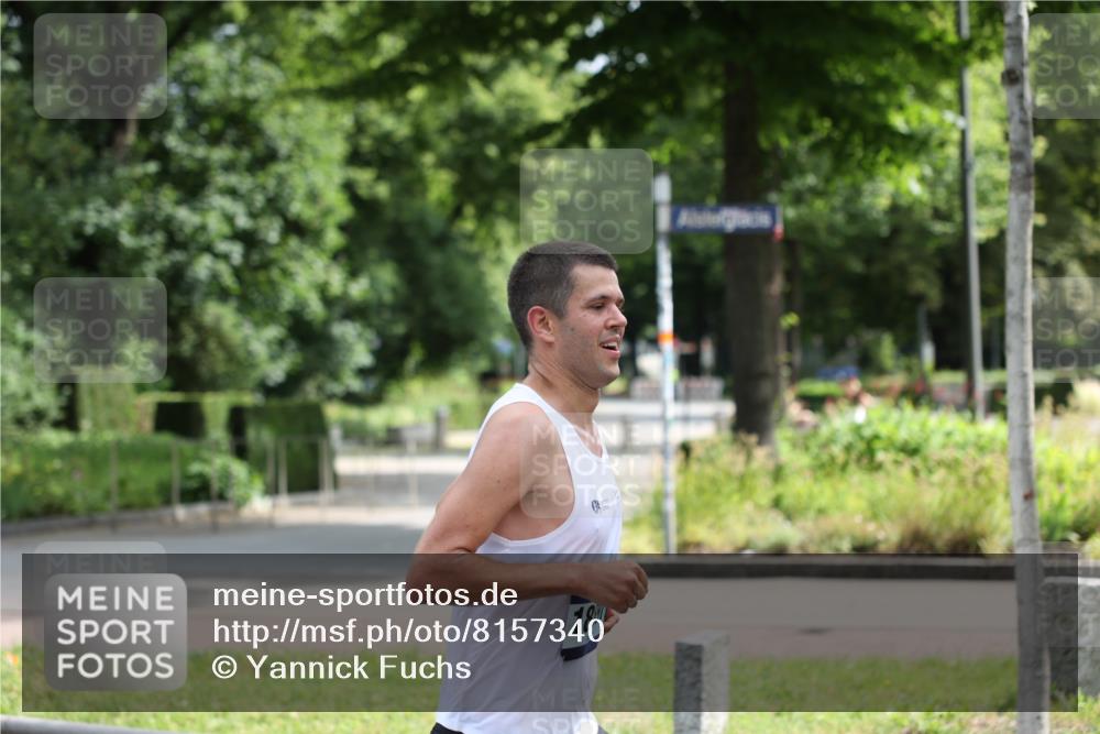 29.06.2025 - hella hamburg halbmarathon Yannick Fuchs http://msf.ph/oto/8157340 29.06.2025 10:18:17 20KM 35, 52, 2618, 4128, 7862, 11624, 18328, 18897, 18930 meine-sportfotos.de