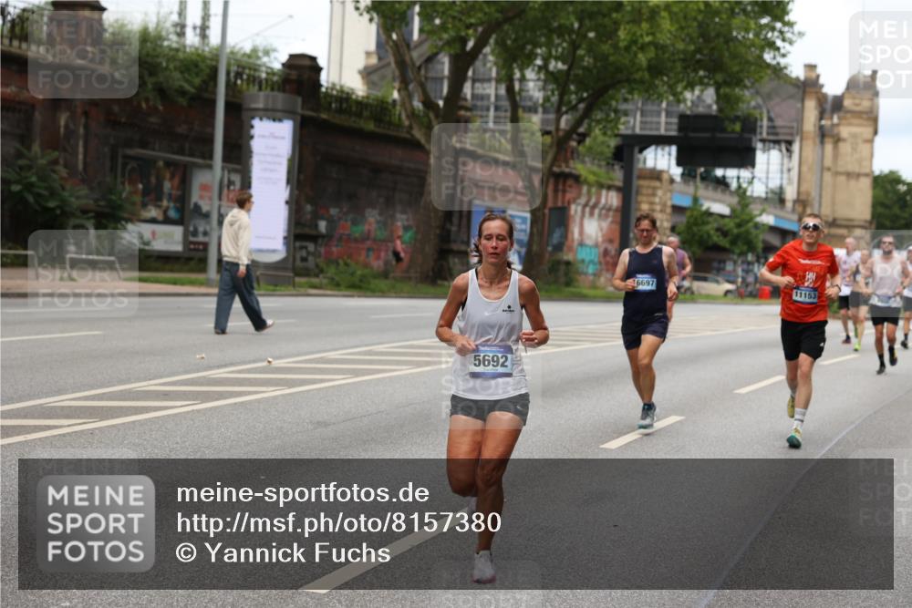 29.06.2025 - hella hamburg halbmarathon Yannick Fuchs http://msf.ph/oto/8157380 29.06.2025 10:38:27 20KM 1220, 1415, 1558, 2816, 3021, 3907, 4310, 4425, 4981, 4999, 5231, 5275, 5476, 5624, 5692, 6490, 6705, 6903, 6991, 7005, 7191, 8063, 8145, 8218, 8722, 8900, 9043, 9081, 9374, 9444, 9633, 9931, 10193, 10669, 10930, 11153, 11346, 11469, 12438, 12554, 12966, 13421, 13996, 14798, 14861, 15225, 15233, 15280, 15512, 15862, 16062, 16224, 16301, 16316, 16547, 16549, 16720, 16893, 17251, 17376, 17729, 17748, 17912, 18942 meine-sportfotos.de
