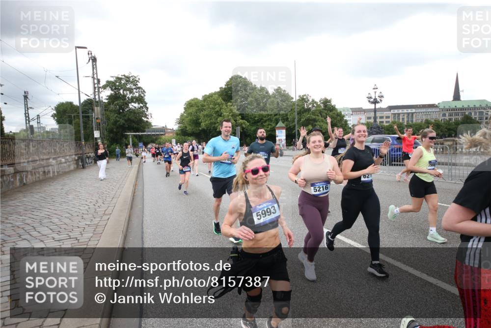 29.06.2025 - hella hamburg halbmarathon Jannik Wohlers http://msf.ph/oto/8157387 29.06.2025 10:54:10 Lombardsbrücke 1198, 1949, 2084, 2244, 2532, 2586, 3761, 3795, 3857, 4720, 4971, 5185, 5216, 5933, 5993, 6023, 6279, 6982, 7986, 8801, 8803, 9130, 9521, 10331, 10471, 11033, 11287, 11567, 11569, 12930, 13035, 13257, 13272, 13693, 13733, 13826, 14409, 15029, 15174, 15627, 15628, 15674, 15687, 15731, 16019, 16522, 16683, 17394, 19111 meine-sportfotos.de