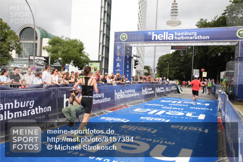 29.06.2025 - hella hamburg halbmarathon Michael Strokosch http://msf.ph/oto/8157394 29.06.2025 10:21:38 Ziel 9442, 11965, 17856 meine-sportfotos.de