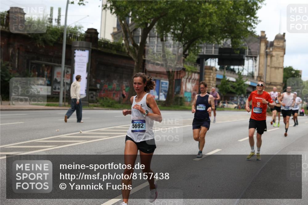 29.06.2025 - hella hamburg halbmarathon Yannick Fuchs http://msf.ph/oto/8157438 29.06.2025 10:38:27 20KM 1220, 1415, 1558, 2816, 3021, 3907, 4310, 4425, 4981, 4999, 5231, 5275, 5476, 5624, 5692, 6490, 6705, 6903, 6991, 7005, 7191, 8063, 8145, 8218, 8722, 8900, 9043, 9081, 9374, 9444, 9633, 9931, 10193, 10669, 10930, 11153, 11346, 11469, 12438, 12554, 12966, 13421, 13996, 14798, 14861, 15225, 15233, 15280, 15512, 15862, 16062, 16224, 16301, 16316, 16547, 16549, 16720, 16893, 17251, 17376, 17729, 17748, 17912, 18942 meine-sportfotos.de