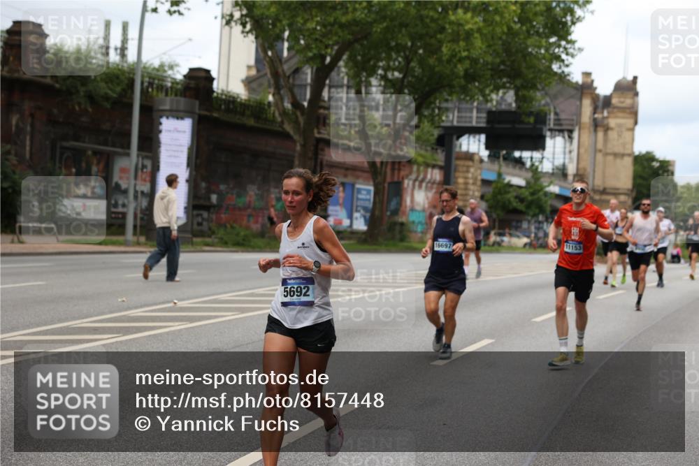 29.06.2025 - hella hamburg halbmarathon Yannick Fuchs http://msf.ph/oto/8157448 29.06.2025 10:38:27 20KM 1220, 1415, 1558, 2816, 3021, 3907, 4310, 4425, 4981, 4999, 5231, 5275, 5476, 5624, 5692, 6490, 6705, 6903, 6991, 7005, 7191, 8063, 8145, 8218, 8722, 8900, 9043, 9081, 9374, 9444, 9633, 9931, 10193, 10669, 10930, 11153, 11346, 11469, 12438, 12554, 12966, 13421, 13996, 14798, 14861, 15225, 15233, 15280, 15512, 15862, 16062, 16224, 16301, 16316, 16547, 16549, 16720, 16893, 17251, 17376, 17729, 17748, 17912, 18942 meine-sportfotos.de