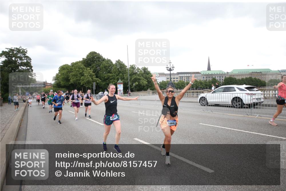 29.06.2025 - hella hamburg halbmarathon Jannik Wohlers http://msf.ph/oto/8157457 29.06.2025 10:54:12 Lombardsbrücke 1198, 1949, 2084, 2244, 2532, 2586, 3761, 3795, 3857, 4971, 5185, 5216, 5933, 5993, 6023, 6279, 6982, 7986, 8012, 9130, 9521, 10331, 10471, 11033, 11287, 11567, 11569, 12268, 12270, 12930, 13035, 13257, 13272, 13693, 13733, 13826, 14409, 15029, 15174, 15271, 15627, 15628, 15674, 15687, 15731, 16019, 16683, 17394, 18168, 19111 meine-sportfotos.de