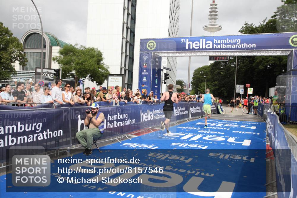 29.06.2025 - hella hamburg halbmarathon Michael Strokosch http://msf.ph/oto/8157546 29.06.2025 10:21:44 Ziel 6559, 11965 meine-sportfotos.de