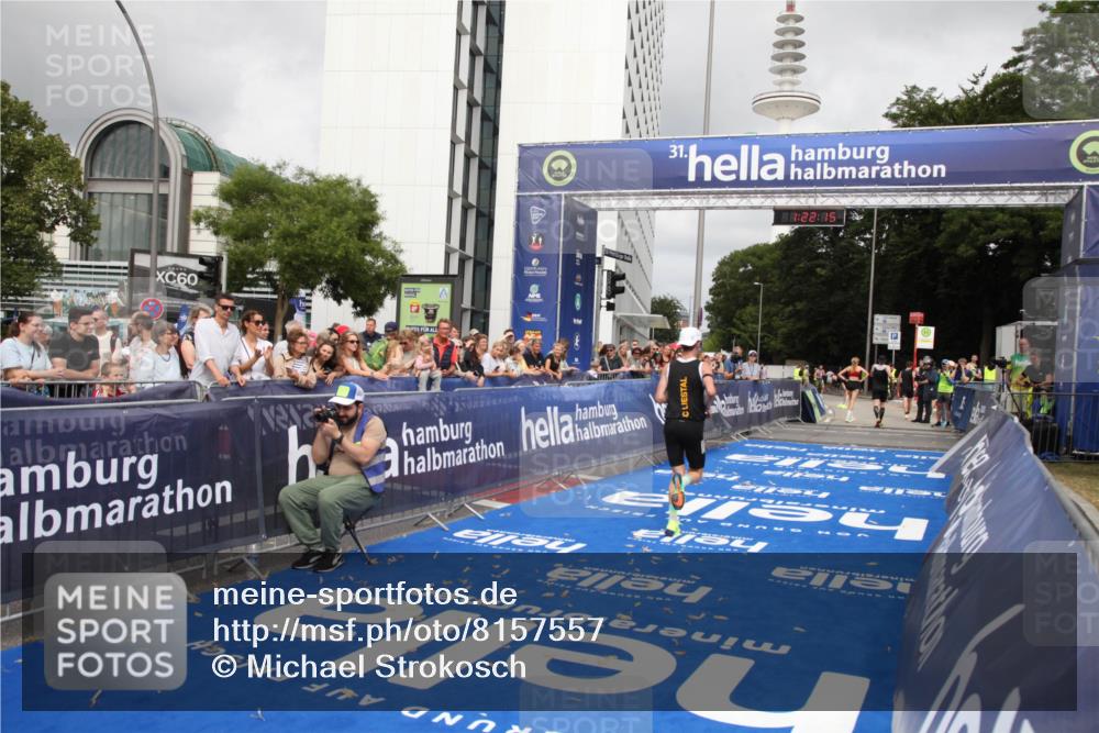 29.06.2025 - hella hamburg halbmarathon Michael Strokosch http://msf.ph/oto/8157557 29.06.2025 10:22:18 Ziel 10650 meine-sportfotos.de