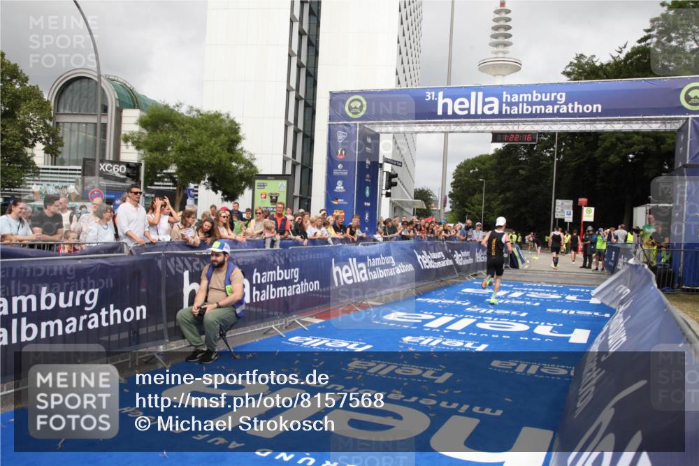 29.06.2025 - hella hamburg halbmarathon Michael Strokosch http://msf.ph/oto/8157568 29.06.2025 10:22:19 Ziel 10650 meine-sportfotos.de