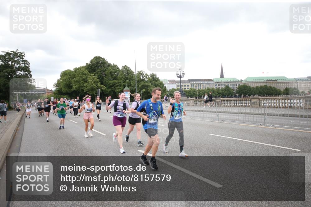 29.06.2025 - hella hamburg halbmarathon Jannik Wohlers http://msf.ph/oto/8157579 29.06.2025 10:54:15 Lombardsbrücke 1198, 2084, 2244, 2532, 2566, 2586, 2632, 3761, 3795, 4971, 5185, 5216, 5500, 5882, 5993, 6023, 6279, 6982, 7986, 8012, 8186, 9521, 10331, 10471, 11033, 11226, 11287, 11567, 11569, 12268, 12270, 12930, 13257, 13272, 13283, 13693, 13733, 13826, 14409, 15029, 15174, 15271, 15553, 15627, 15628, 15674, 15687, 15731, 16019, 16443, 16683, 17394, 18168, 19111 meine-sportfotos.de