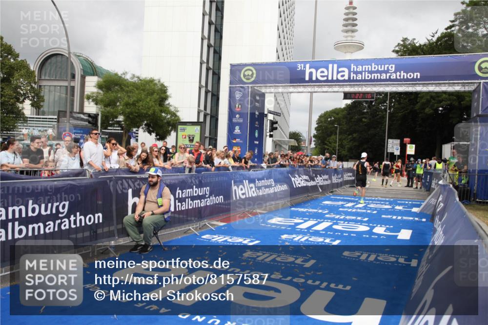 29.06.2025 - hella hamburg halbmarathon Michael Strokosch http://msf.ph/oto/8157587 29.06.2025 10:22:20 Ziel 10650 meine-sportfotos.de