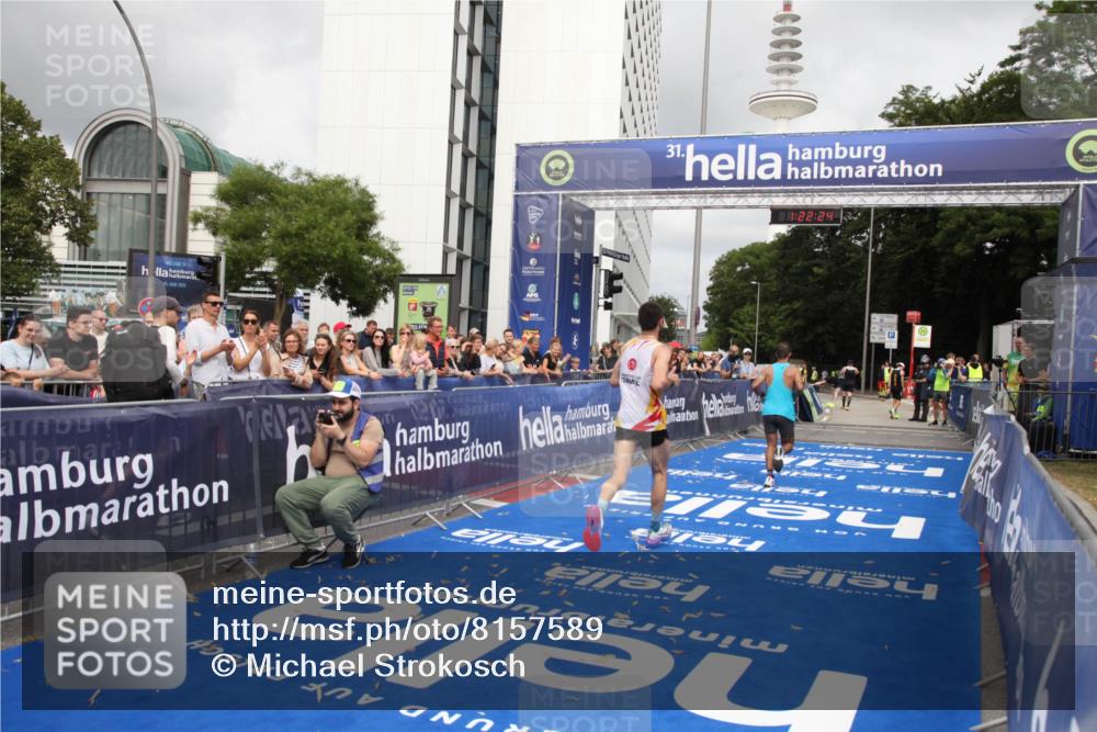 29.06.2025 - hella hamburg halbmarathon Michael Strokosch http://msf.ph/oto/8157589 29.06.2025 10:22:28 Ziel 4571, 9475 meine-sportfotos.de