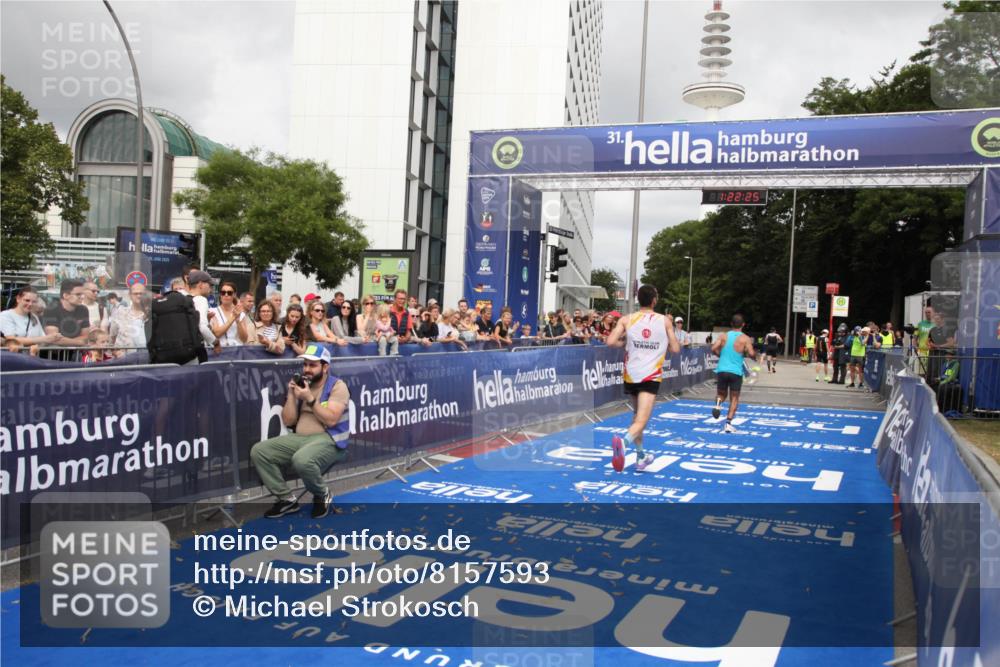 29.06.2025 - hella hamburg halbmarathon Michael Strokosch http://msf.ph/oto/8157593 29.06.2025 10:22:28 Ziel 4571, 9475 meine-sportfotos.de