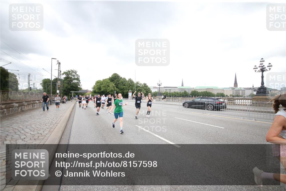 29.06.2025 - hella hamburg halbmarathon Jannik Wohlers http://msf.ph/oto/8157598 29.06.2025 10:54:18 Lombardsbrücke 1198, 2084, 2244, 2566, 2586, 2632, 5185, 5216, 5500, 5882, 5993, 6279, 6982, 7986, 8012, 8186, 9521, 10331, 10471, 11033, 11226, 11287, 11567, 11569, 12240, 12268, 12270, 12930, 13257, 13272, 13283, 13693, 13733, 13826, 13944, 13945, 14409, 15029, 15174, 15271, 15553, 15687, 15731, 16019, 16443, 16683, 17394, 18168, 19111 meine-sportfotos.de