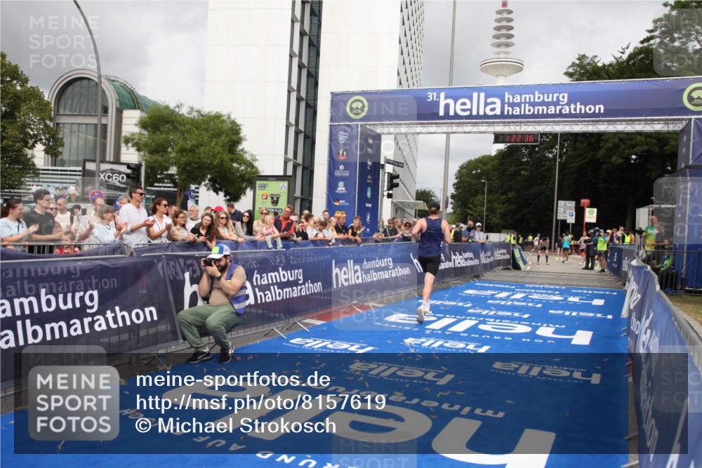 29.06.2025 - hella hamburg halbmarathon Michael Strokosch http://msf.ph/oto/8157619 29.06.2025 10:22:40 Ziel 2618, 3720 meine-sportfotos.de