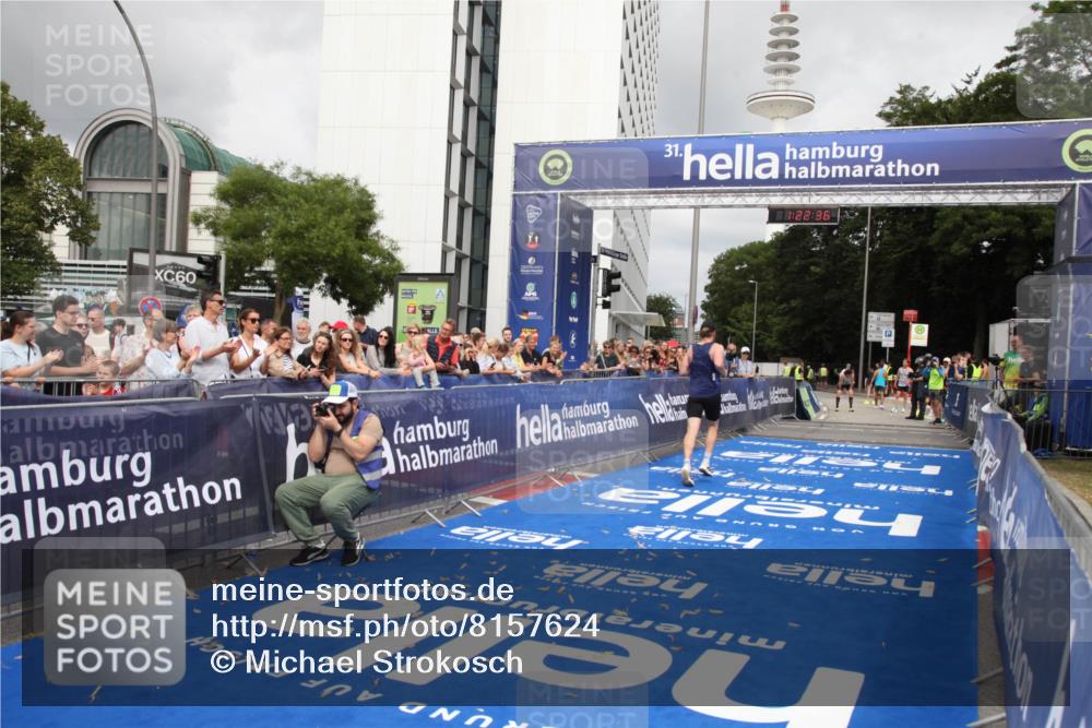 29.06.2025 - hella hamburg halbmarathon Michael Strokosch http://msf.ph/oto/8157624 29.06.2025 10:22:40 Ziel 2618, 3720 meine-sportfotos.de