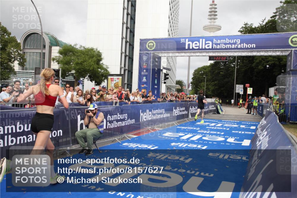 29.06.2025 - hella hamburg halbmarathon Michael Strokosch http://msf.ph/oto/8157627 29.06.2025 10:22:06 Ziel 13751, 16068, 17886 meine-sportfotos.de