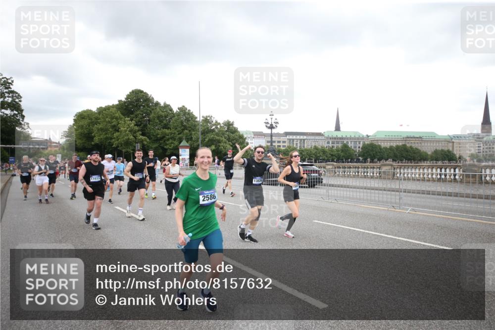 29.06.2025 - hella hamburg halbmarathon Jannik Wohlers http://msf.ph/oto/8157632 29.06.2025 10:54:18 Lombardsbrücke 1198, 2084, 2244, 2566, 2586, 2632, 5185, 5216, 5500, 5882, 5993, 6279, 6982, 7986, 8012, 8186, 9521, 10331, 10471, 11033, 11226, 11287, 11567, 11569, 12240, 12268, 12270, 12930, 13257, 13272, 13283, 13693, 13733, 13826, 13944, 13945, 14409, 15029, 15174, 15271, 15553, 15687, 15731, 16019, 16443, 16683, 17394, 18168, 19111 meine-sportfotos.de