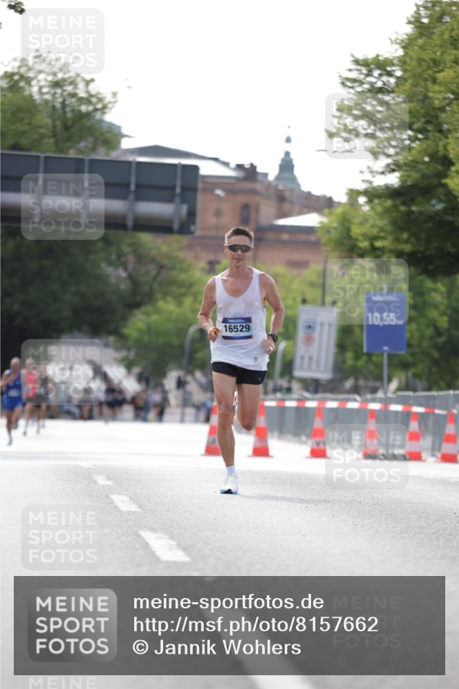 29.06.2025 - hella hamburg halbmarathon Jannik Wohlers http://msf.ph/oto/8157662 29.06.2025 09:38:35 Lombardsbrücke 16529 meine-sportfotos.de